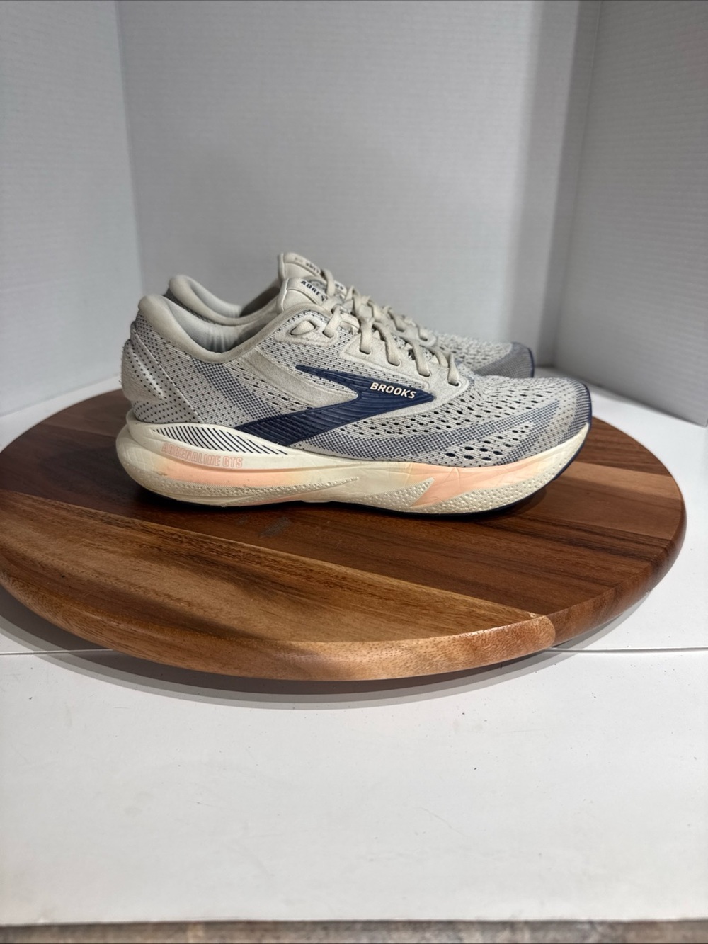 Brooks Running Shoes Women’s Size 9 B White/Blue Athletic Sneakers